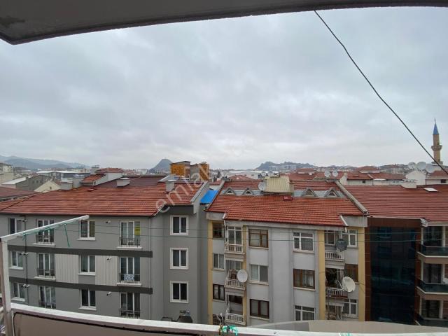 Dumlupınar'da 3+1 Güney Cepheli Çarşı Merkezde Acil Satılık Daire!