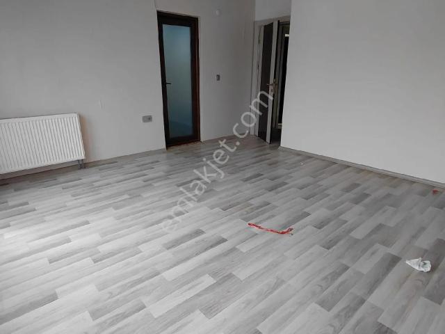 Dünya Kavşağı Kiralık 4+1 Orta Kat Daire