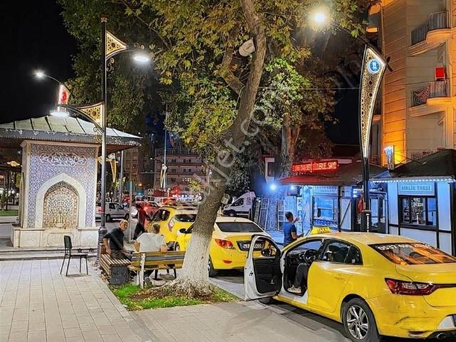Dünya'dan Satılık Kütahya Merkezde Vazo Yanı Durak