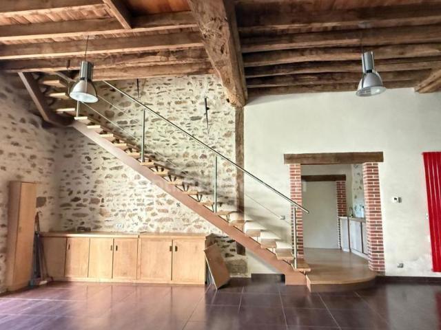 DUN LE PALESTEL SUPERBE GRANGE RENOVEE AVEC GOUT A USAGE D'HABITATION ET DE GARAGE
