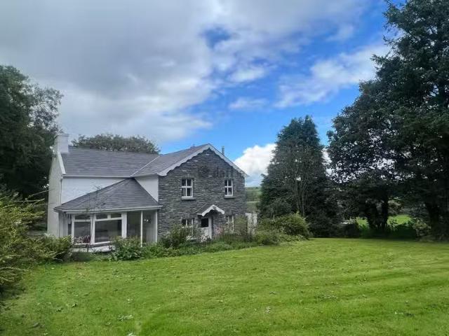 Dunderrow, Kinsale, Co. Cork is for rent