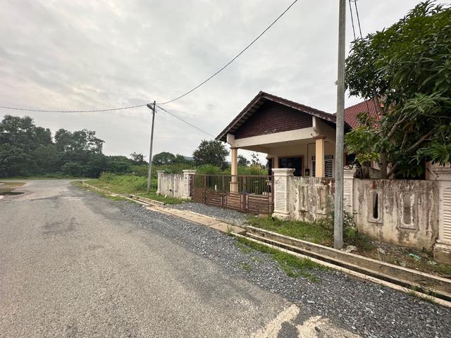 DUNGUN Batu 7 Corner Lot Near Politeknik Kolej Vokasional ECRL STN