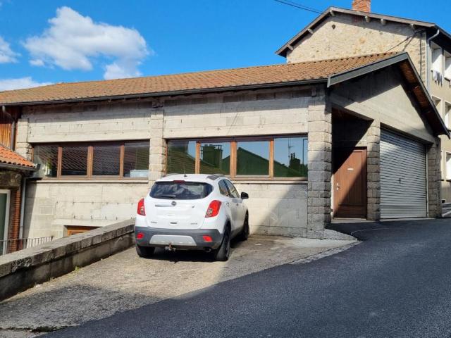 Dunières Centre 43220 300m² d'entrepôt et plateau