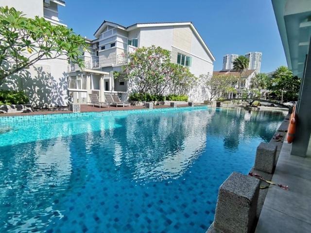 Dua Villas next to Tree Residency with Well Trimed Garden