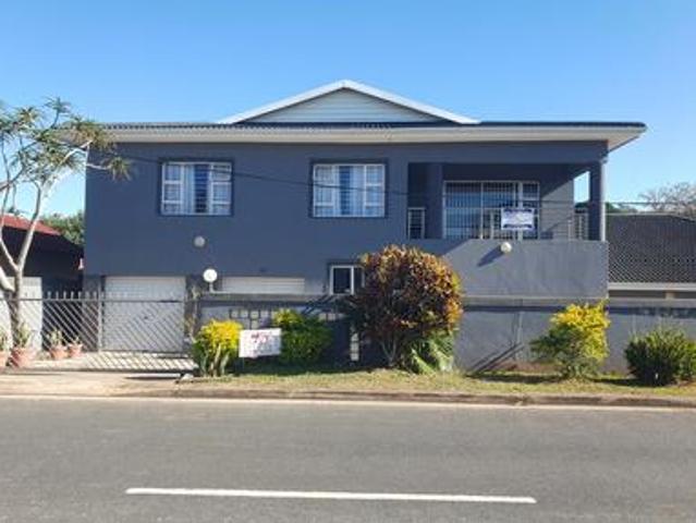 dual home coastal retreat in prime u.