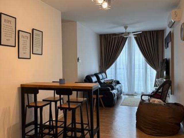 Dual Key Unit Lakefront for rent 3b2r w studio near Mutiara ville