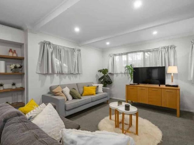 Dual Living | 6 Beds | Dog Friendly | Lawns