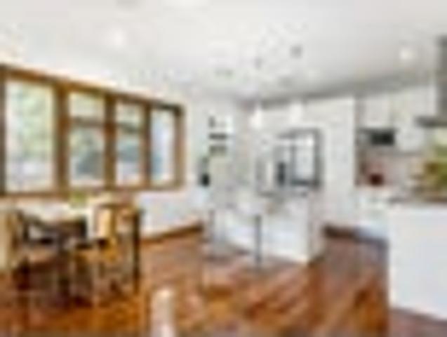 Dual Living, Extra Income & Land Potential !