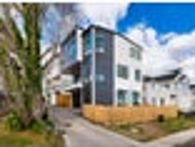 Dual Living in Double Westlake Zone