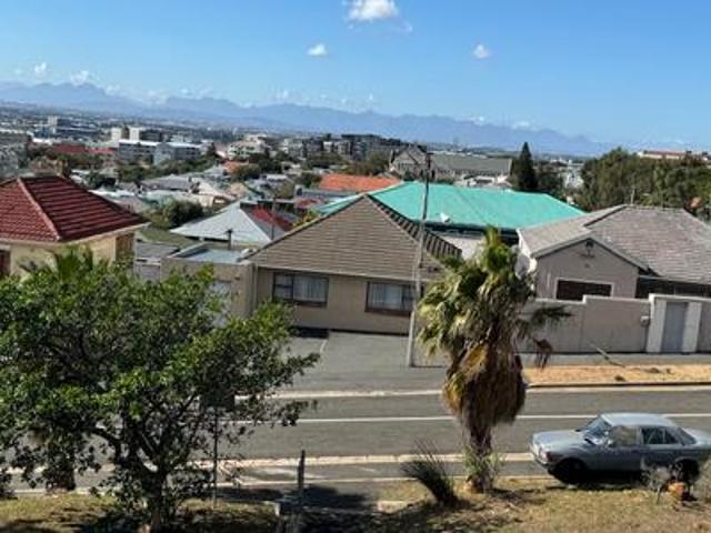 dual living ! rental income potential !