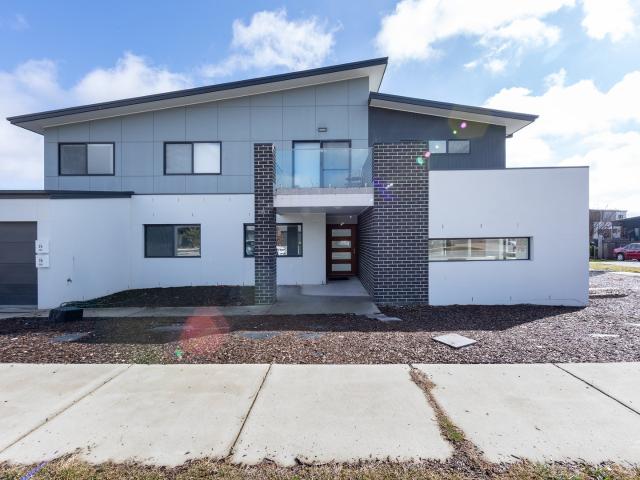 Dual 4 Bedroom residence in Throsby. !