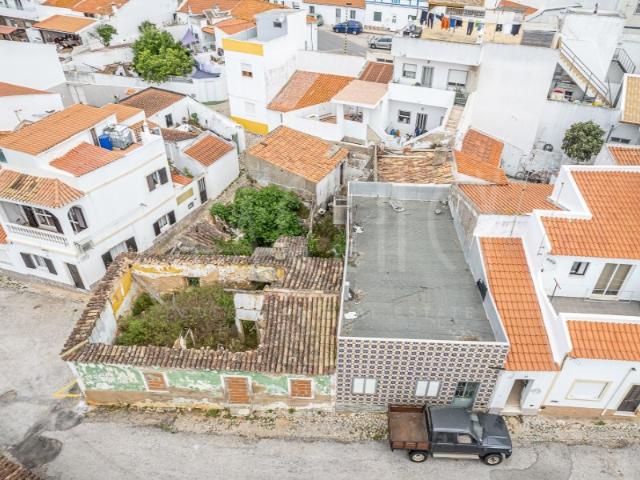 Duas Moradias na Mexilhoeira Grande