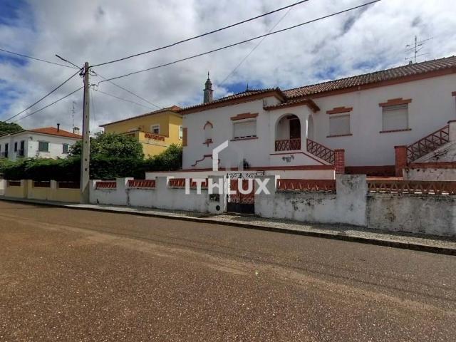 Duas moradias com 19 divisões, localizadas no Bairro Stª LUZIA – Elvas PORTUGAL, Elvas, Bairro Sta Luzia