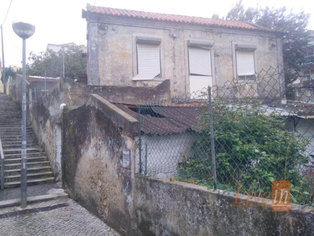 Duas Moradias em Ruína Para Reabilitação Total em Lotes Contíguos em Agualva Cacém