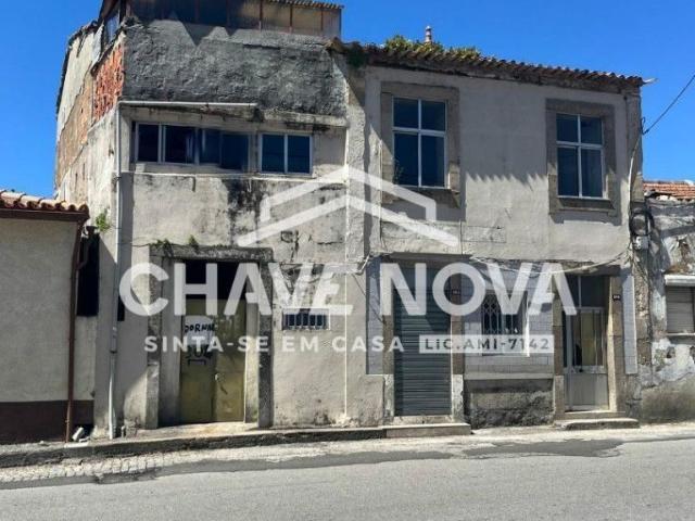 Duas Moradias Para Recuperar em Vilar do Paraso