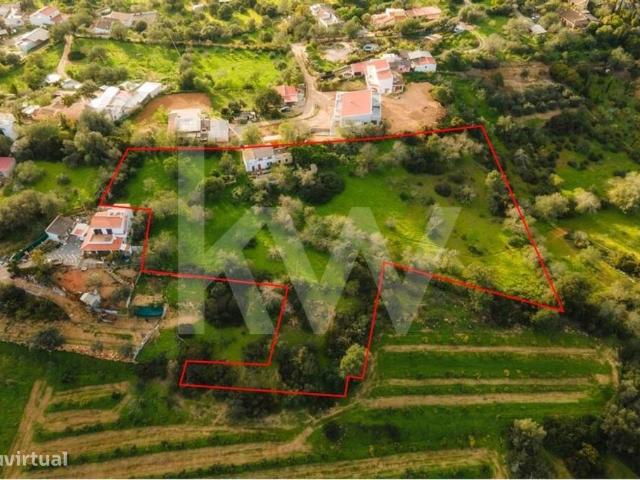 Duas Moradias para recuperar | Terreno 8000m2 | Vista espetcular para