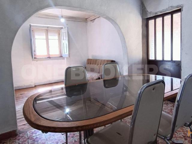 Duas moradias para remodelar | 26064008235