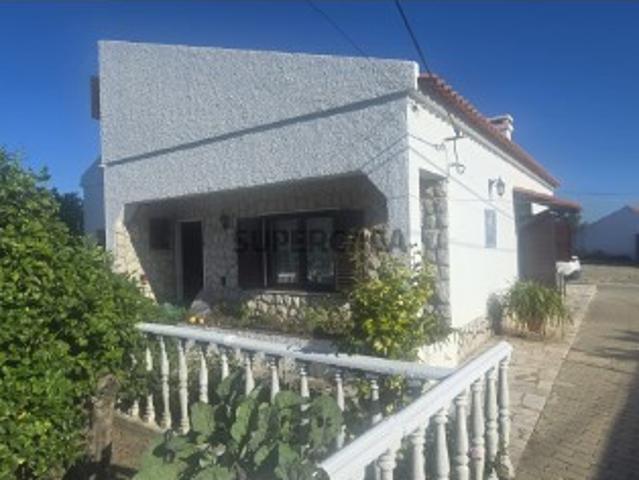Duas Moradias, T3 e T2, Inseridas em Dois Terrenos Urbanos