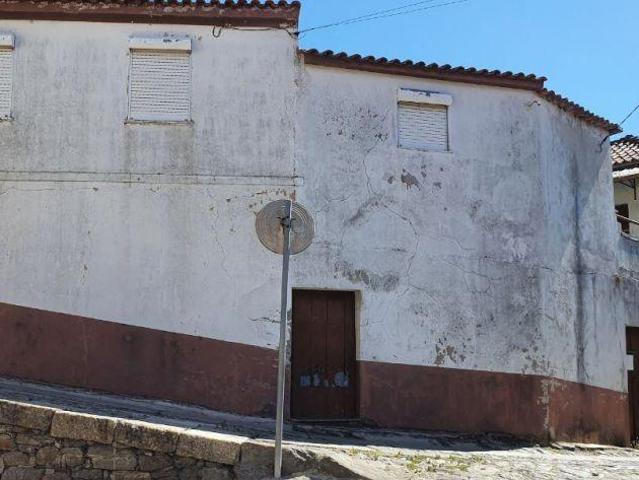 Duas casas numa Aldeia vinhateira | 26083381280