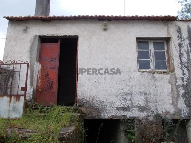 Duas casas de habitação para recuperar