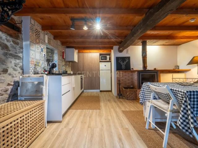 Duas Casas de Xisto em aldeia típica para alojamento local