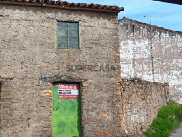 Duas Casas em Pedra para restauro e terreno, na Aldeia de Castelo Mação