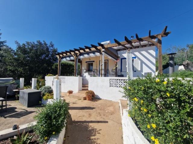 DUAS FANTÁSTICAS CASAS DE CAMPO INDEPENDENTES COM QUATRO QUARTOS MAIS UM PROJETO APROVADO PARA PISCINA NUM TERRENO DE 1300,00 M² PERTO DE SANTA CATARINA E TAVIRA