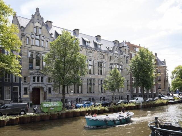 Dubbel benedenhuis appartement te huur in Amsterdam