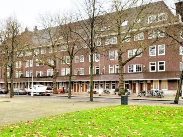 Dubbel benedenhuis bel etage te huur in Amsterdam