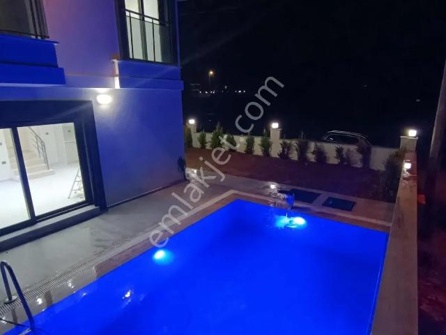 Dubleks Daire Fiyatına Kısa Süreliğine Havuzlu Köşe Villa