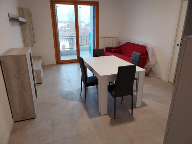due camere con bagno e lavanderia