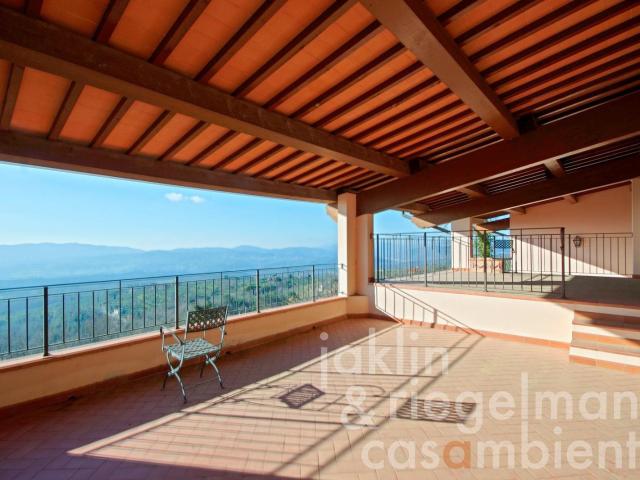 Due case in posizione collinare vicino a Reggello 532m² Reggello
