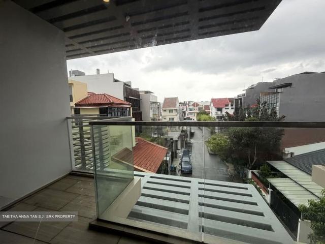 Duku Place D15, Condominium