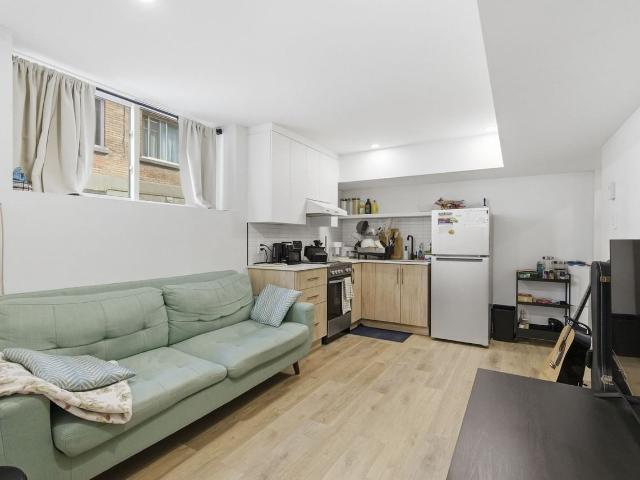 Dupuis 3 Bedroom Apartment for Rent at 3800 Av Dupuis, Montréal, QC H3T 1E6 Côte Des Neiges