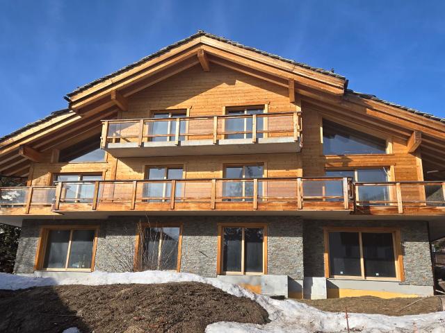 Duplex/two level with 4.5 rooms on sale in Crans Est 255 m² | dreamo. Ch