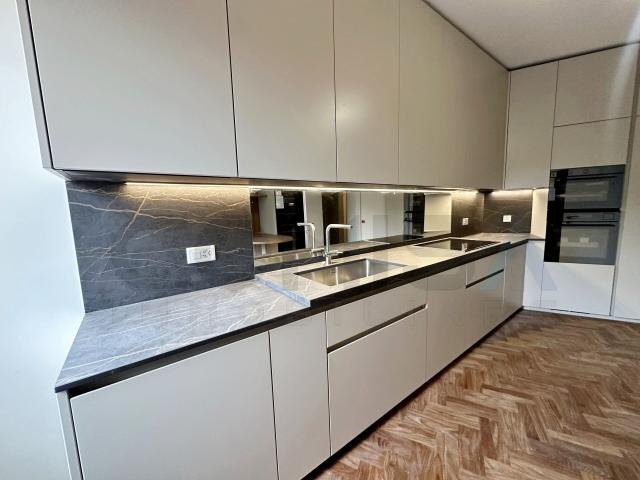 Duplex/two level with 10.5 rooms on sale in Via 403 m² | dreamo. Ch