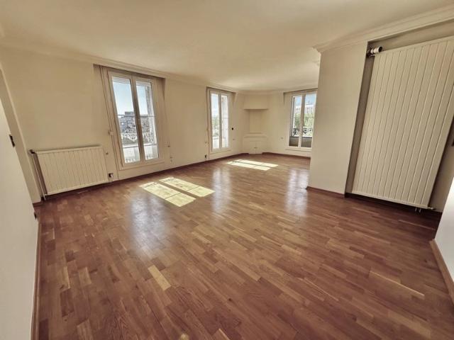 Duplex, 3 chambres, 2 SDB, centre ville, expo Sud