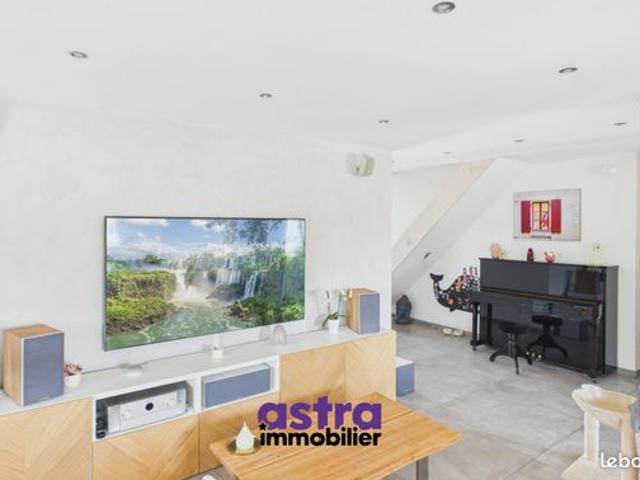 Duplex 152 m² rénové – Terrasse Sud 27 m² – Borne électrique – 4 Parkings