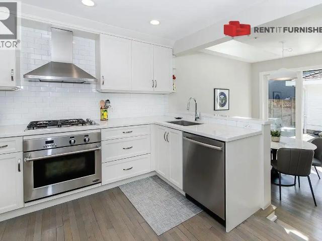 Duplex 2964 POINT GREY ROAD