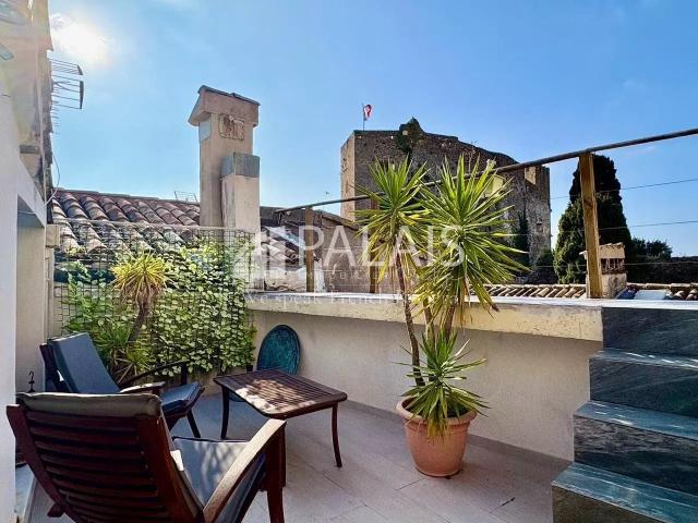 DUPLEX 2P PLUS STUDIO INDEPENDANT EN DUPLEX AVEC TERRASSE VUE CHATEUAX ET APERCU MER 2 Lots