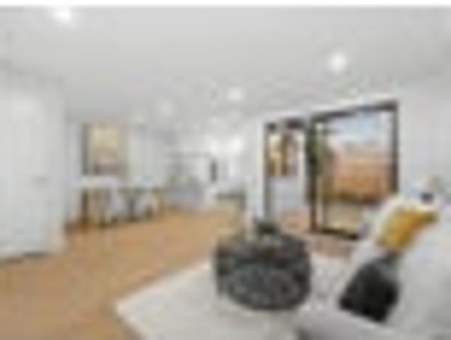 DUPLEX 4 BEDROOM PLUS GARAGE