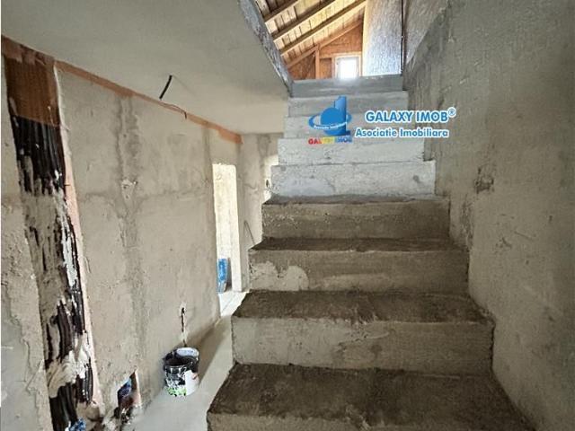 Duplex 4 camere mansarda 30mp 250mp teren str asfaltata Leroy Merlin