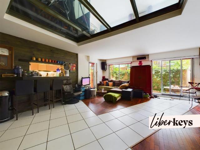 Duplex 4 pièces de 106m² en rez de jardin de 33 m² Paris 1. 110m² Paris 19ème