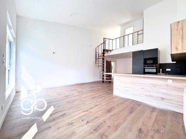Duplex 4 pièces terrasse, parking et quai privatif Cap d'A