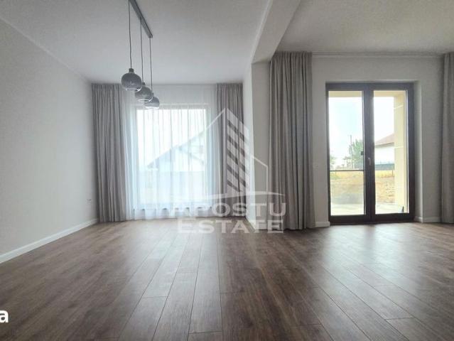 Duplex 5 camere, 3 locuri de parcare, Mosnita Noua