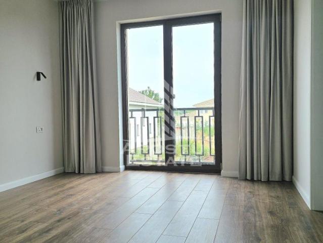 Duplex 5 camere, 3 locuri de parcare, Mosnita Noua