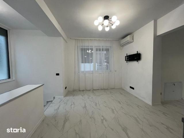 Duplex 5 camere Parter +Demisol in Piata Romana