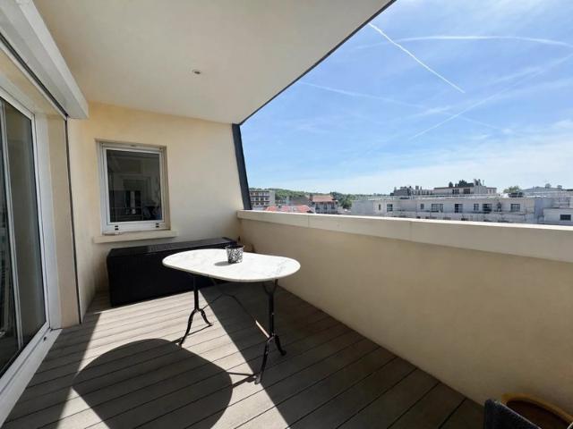 Duplex 5 pièces comprenant 3 chambres et un bureau