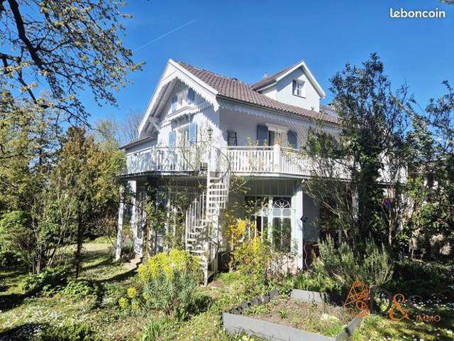 Duplex 6 pièces 159 m²