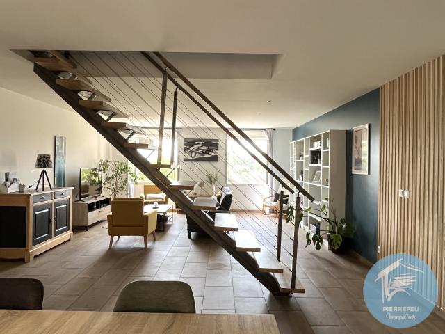 DUPLEX 6P TRAVERSANT AU CALME AVEC VUE CENTRE BOURG LE BOIS D'OINGT